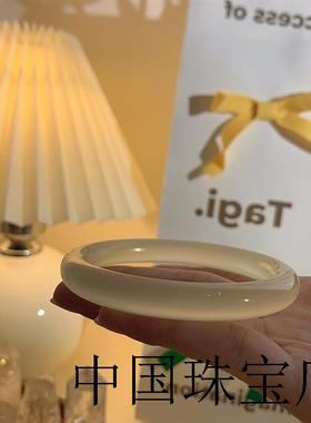 原创设计高端青白玉贵妃镯圆条少女冰种浅绿色油润保平安送礼品