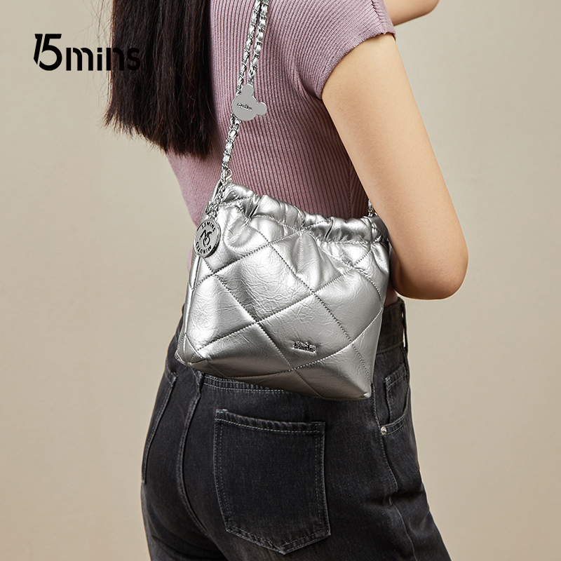 15mins银色包包女式2025新款水桶包女斜挎包高级感秋季女包链条包
