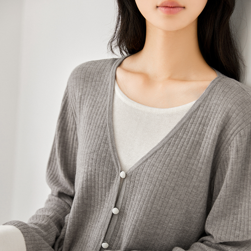 IC 韩系假两件V领减龄针织衫女2024新款秋冬气质高级感通勤上衣
