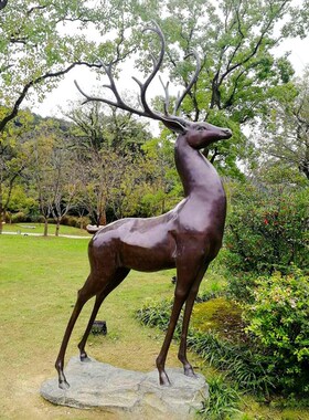 铸铜小鹿雕塑厂家定制仿真动x物麋鹿梅花鹿摆件公园小区草坪装饰