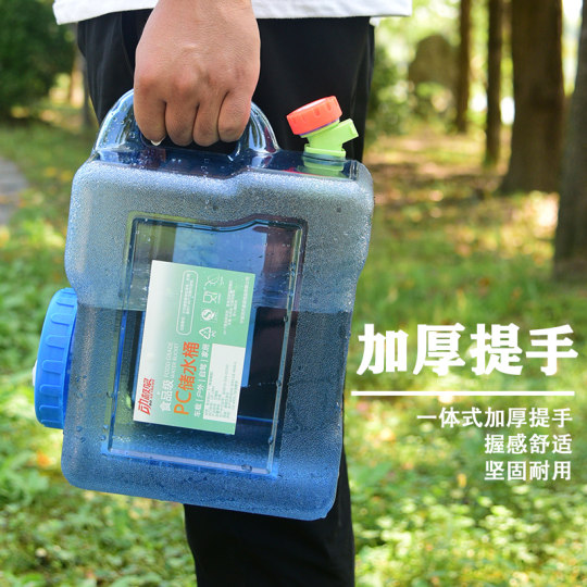 Extreme outdoor water storage bucket with faucet