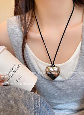 fever同款黑色皮革立体大爱心