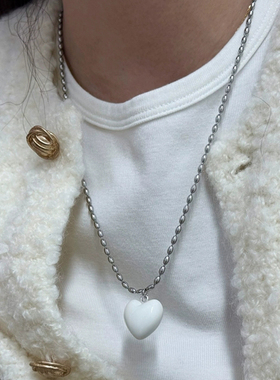 韩国小众设计黑白串珠爱心项链