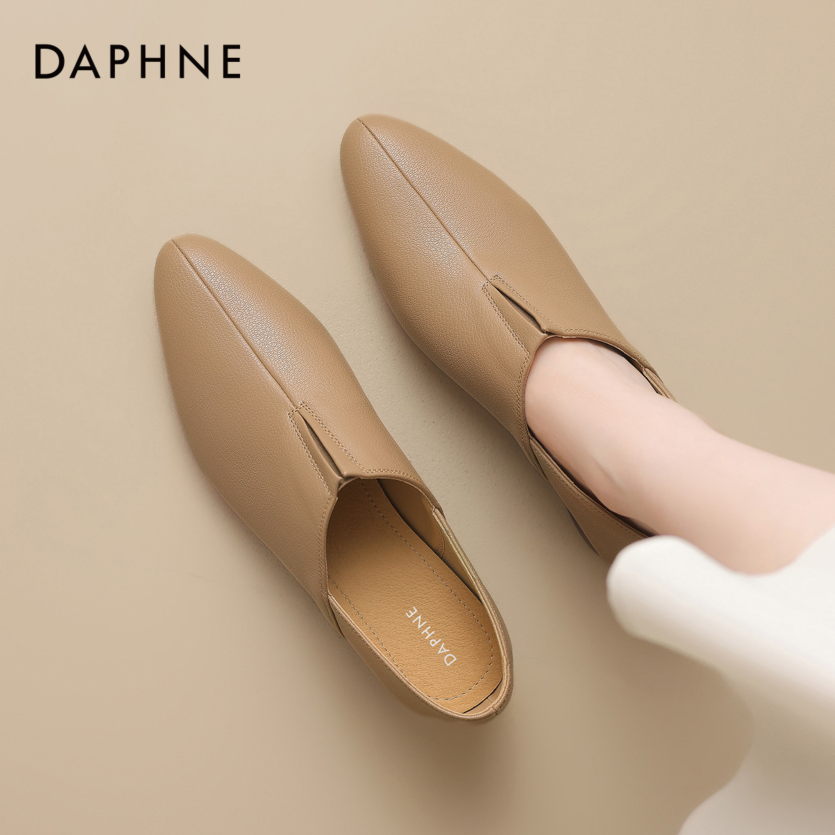 达芙妮粗跟法式单鞋女秋冬2025新款气质深口中年妈妈小皮鞋一脚蹬 - 图1