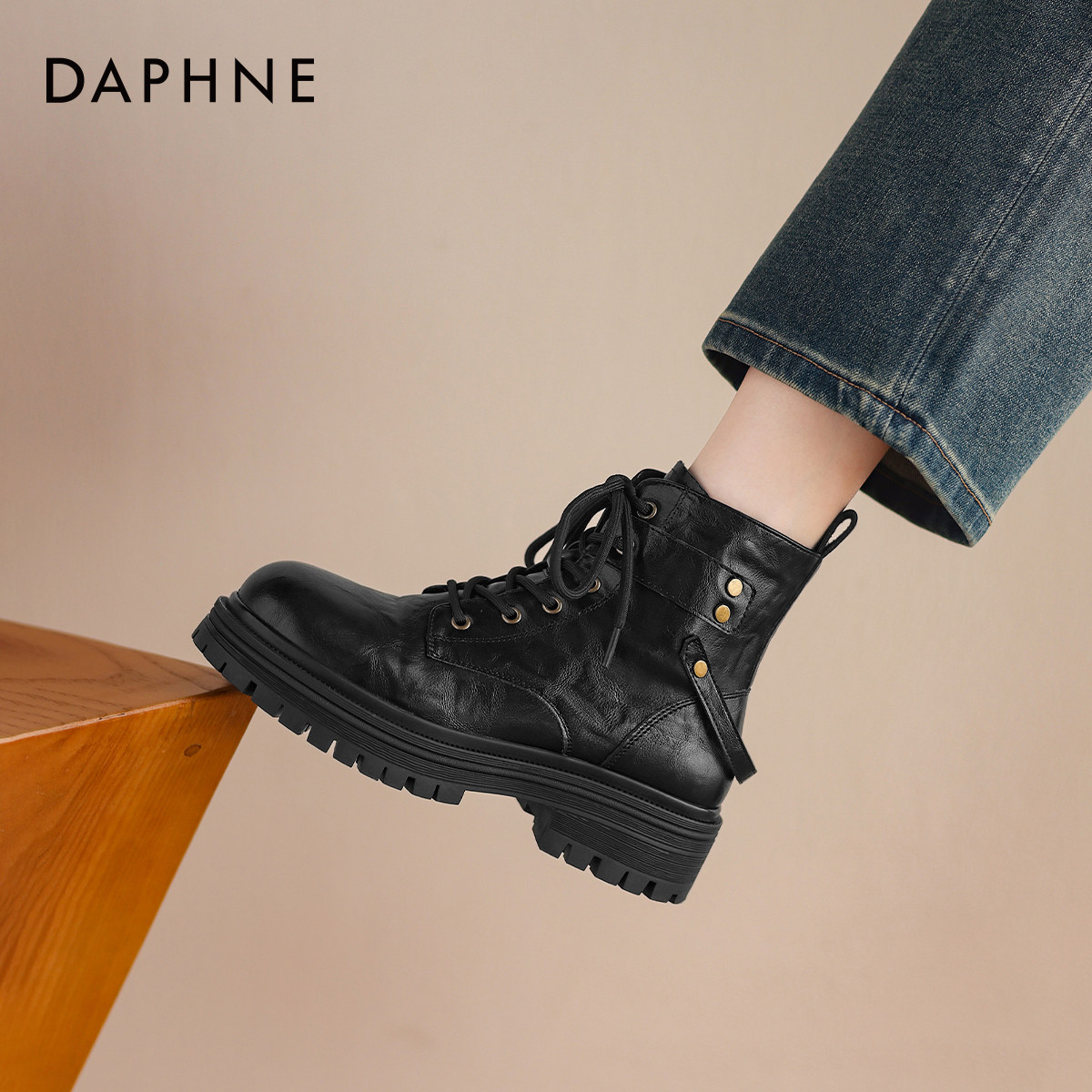 达芙妮厚底马丁靴女款2026新款秋冬季英伦风机车骑士靴子黑色短靴,淘宝优惠券,粉丝福利购,淘宝优惠卷