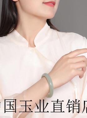 高端新疆和田玉手镯女款玉镯浅青玉晴水少女款平安镯玉石镯子时尚