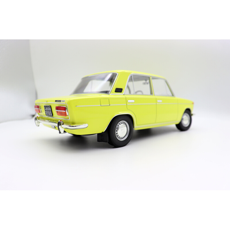 T9合金车1/18 LADA 2103 拉达1P500轿车汽车模型80年代经典摆件 - 图2