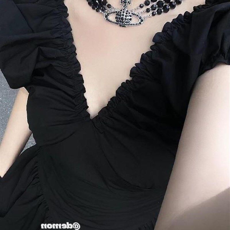 宽松大码胖mm300斤纯欲风v领连衣裙H女夏季赫本风黑色收腰蓬蓬短