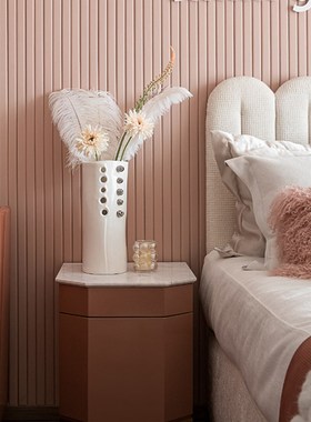 现代简约样板间儿童房软装u摆件售楼处女孩房床头柜组合搭配摆件