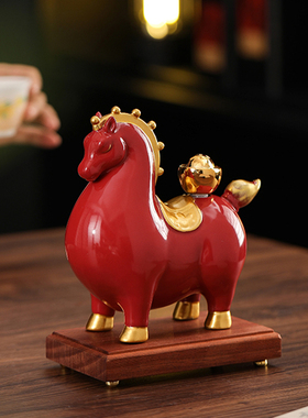 2025新款红色陶瓷马摆件招财吉祥装饰品360 旋转手指轻拨桌面摆件
