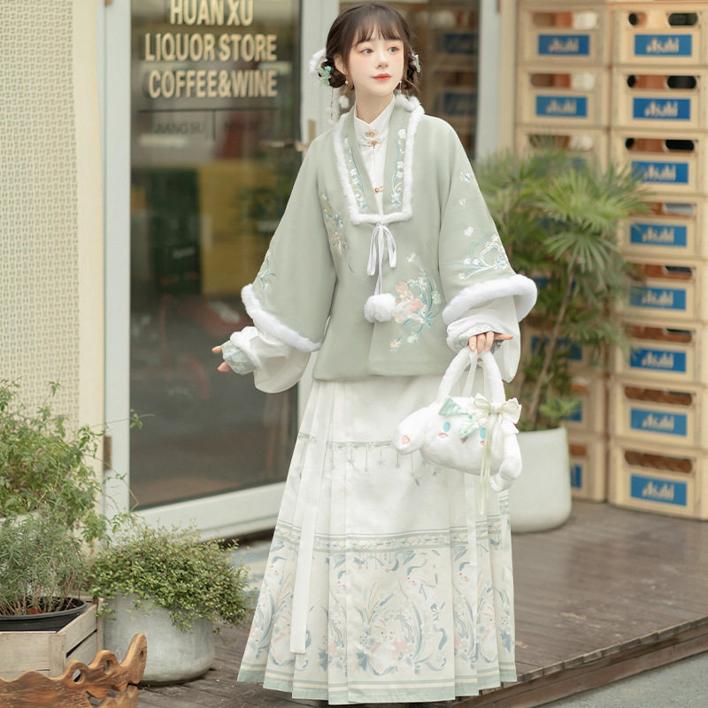 原创【蜜桃兔】汉服女刺绣明制合领披袄马面裙拜年服冬加绒款,淘宝优惠券,粉丝福利购,淘宝优惠卷