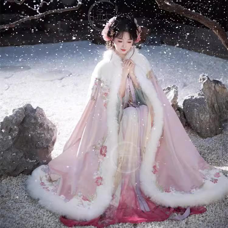 新款汉服女重工刺绣大袖衫超仙古风加厚保暖斗篷披风襦裙冬季套装 - 图0