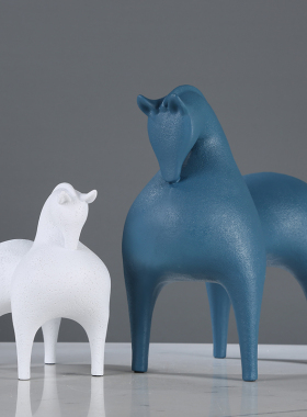 艺术蓝色骏马树脂摆件现代极简茶几D客厅办公室玄关装饰品北欧轻