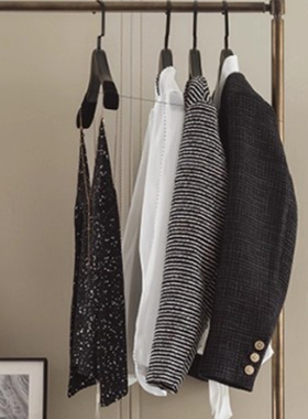 黑白调衣帽间女士主题软装摆件搭配组合样板房展厅卧室衣柜装饰品