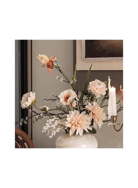 现代轻奢样板间餐桌云石花器