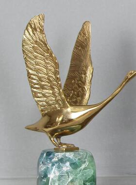 爆款现代样板房售楼处北欧天然水晶石萤石轻奢摆件软装饰品黄铜工