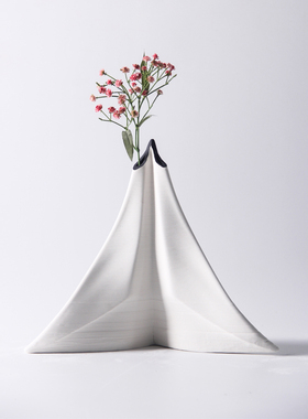现代简约抽象三角形几何陶瓷插花器花瓶摆件样板房间酒Z店客厅装