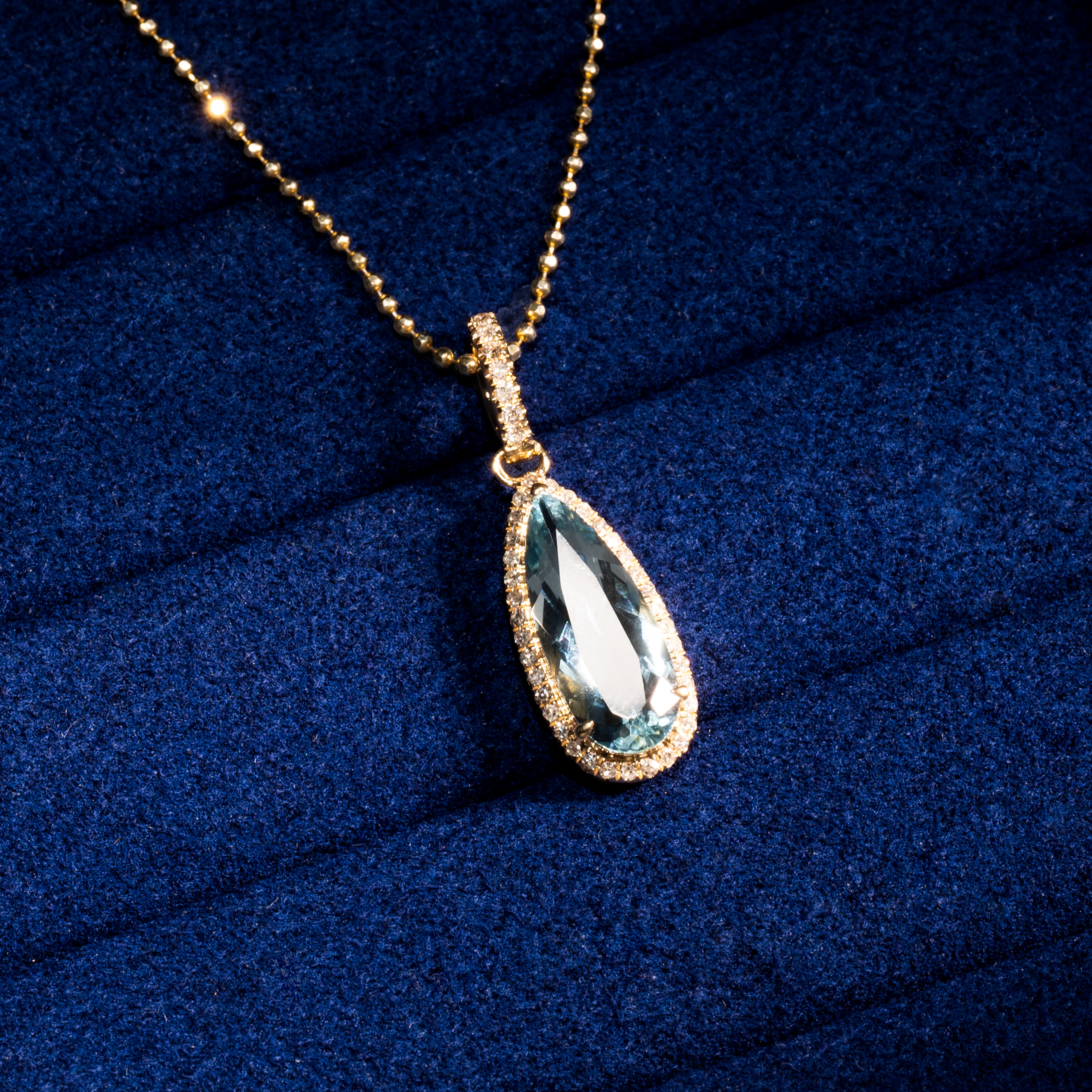 18K gold aquamarine and diamond clavicle necklace