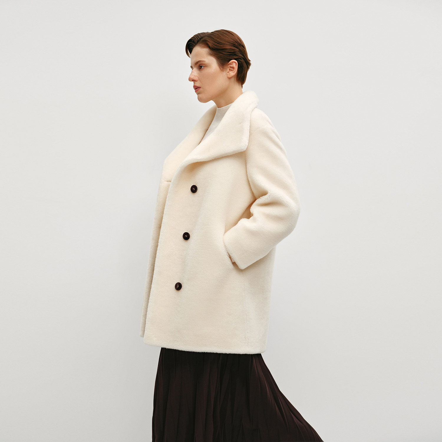 OVVOutlet秋冬热卖女装毛绒感经典单排扣舒适保暖休闲大衣