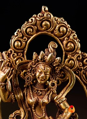 《玛吉拉准》家i用尼泊铜全鎏金居家桌面铜像摆件《玛姬拉度》