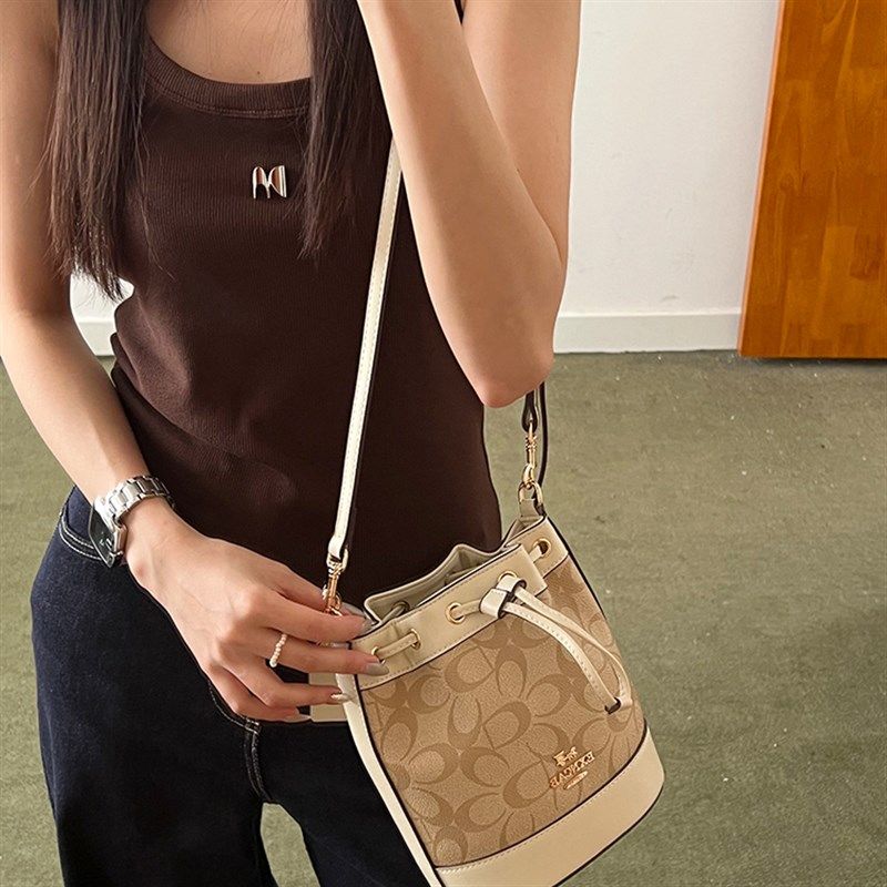 精致迷你抽绳水桶包小号2025新款高级感洋气手拎老花包斜挎小包包,淘宝优惠券,粉丝福利购,淘宝优惠卷