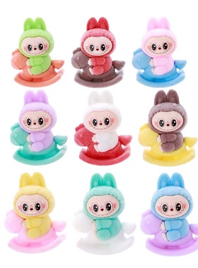 公仔小植绒可爱潮玩桌面labubu木马4cm卡通摇摇摆件