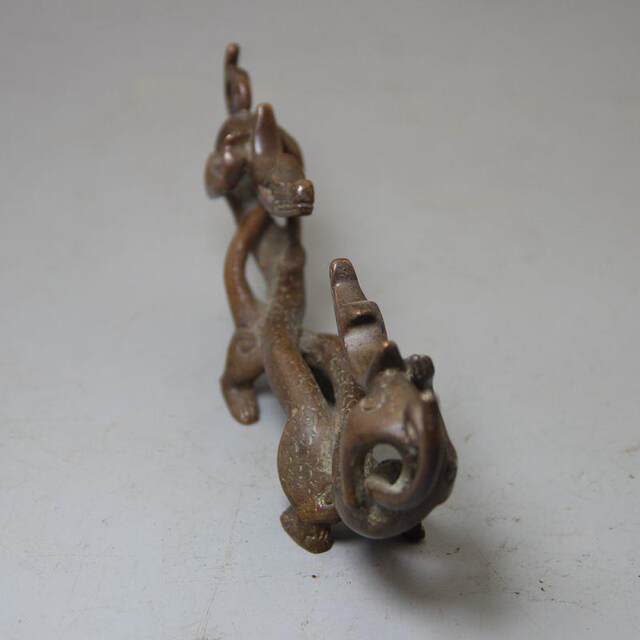 Collection of retro aged antiques, miscellaneous copper crafts, copper dragon pen holder 5