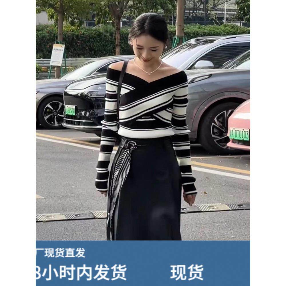 覆古交叉V领条纹针织衫女秋冬修身显瘦小众设计感露肩打底衫上衣,淘宝优惠券,粉丝福利购,淘宝优惠卷