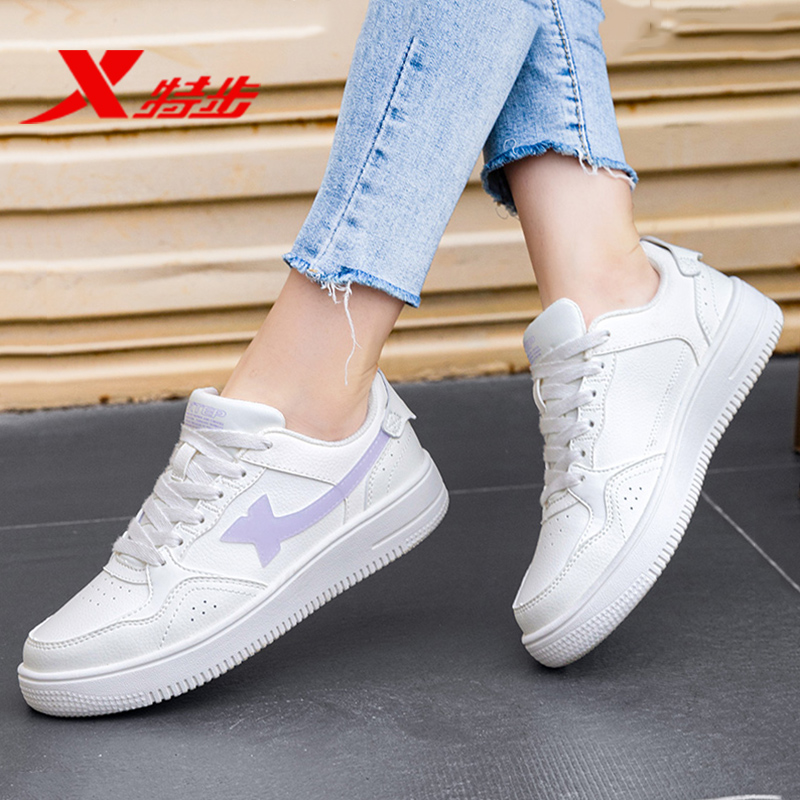 特步女鞋2025冬季新款初中生皮面软底休闲运动鞋官方正品白色板鞋 - 图1