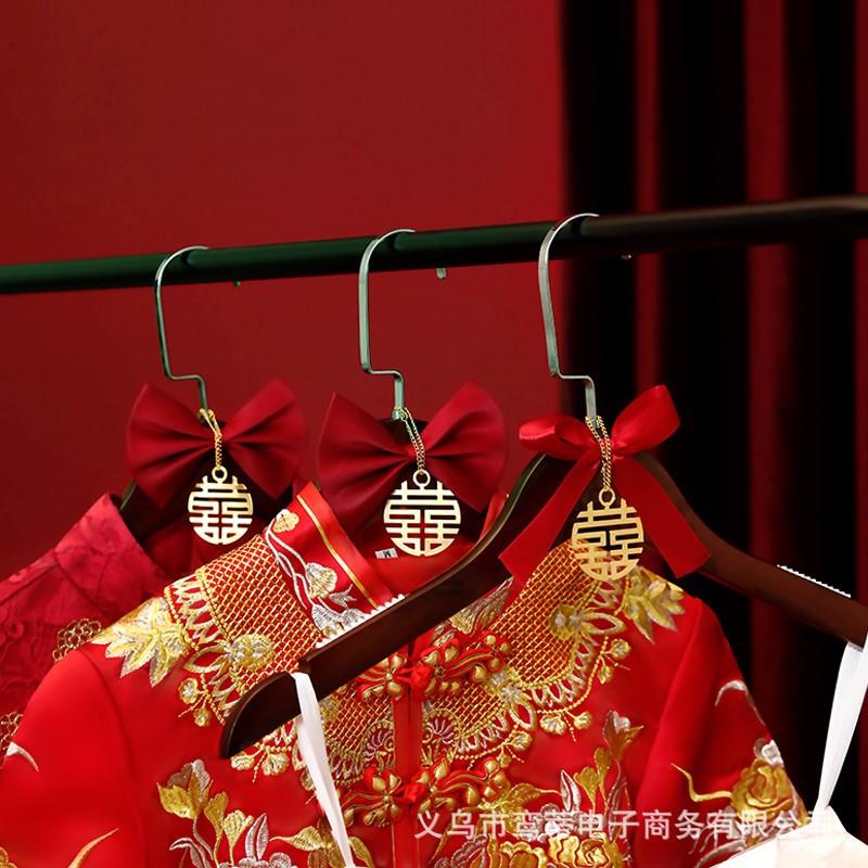 结婚礼喜字衣架一对挂婚纱礼服中式喜字衣架新娘新郎秀禾红色衣挂 - 图1