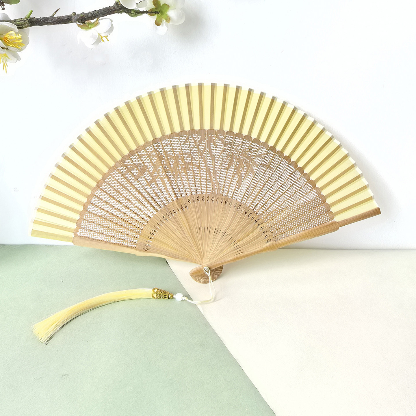 古风折扇雕刻扇绢布镂空新中式便携汉服旗袍拍照搭配折叠工艺扇子,淘宝优惠券,粉丝福利购,淘宝优惠卷