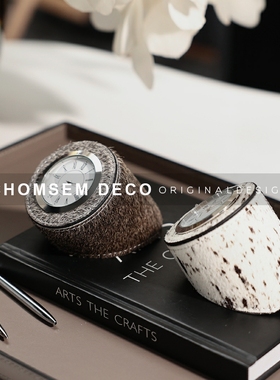 北欧风格马毛创意时n钟摆件轻奢客厅书房梳妆台卧室床头柜座钟装