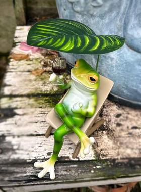 休闲沙滩躺椅青蛙女郎摆件松弛感阳台电视柜造景布置装饰动物工艺