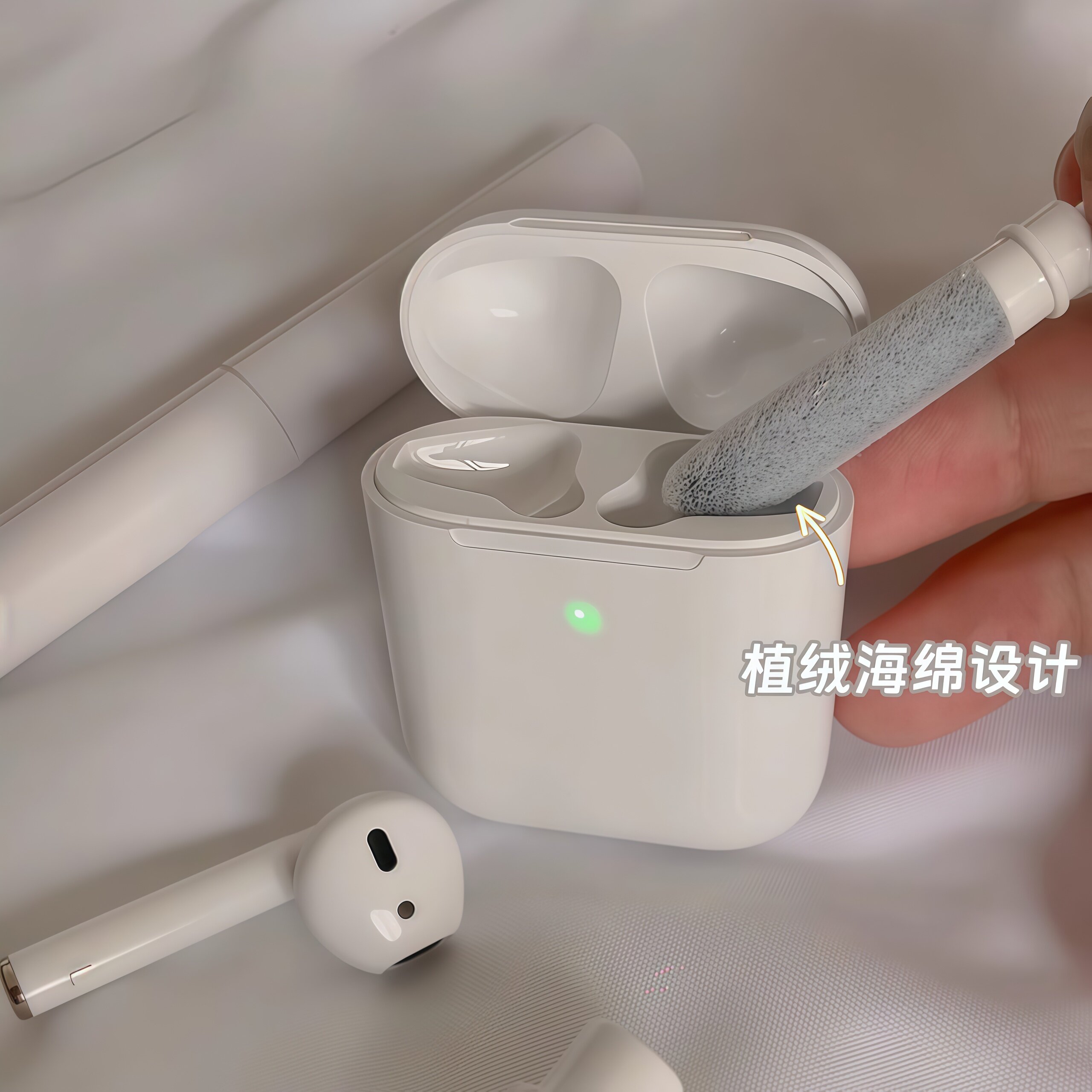 Headphone cleaning pen Bluetooth headset cleaning artifact mobile phone earpiece dust removal tool mobile phone hole multi-function cleaning brush