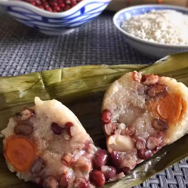 广东咸肉粽肇庆裹蒸粽广式红豆花生端午特产新鲜肉四宝咸蛋黄粽子