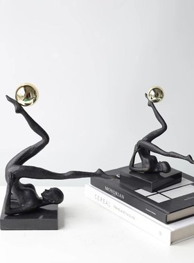 轻奢风现代高级感艺术抽象人物负重前行背球人电视柜玄关柜摆件