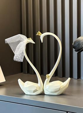 新婚结婚礼物送新人创意天鹅情侣摆件客厅轻奢高档送闺蜜高级实用