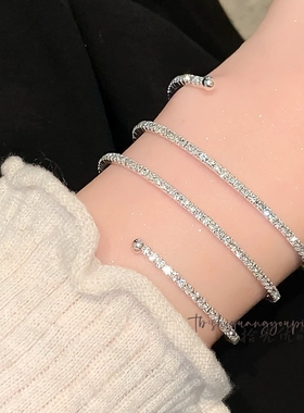 高级感银色多层水晶手镯子女款素圈手镯手链轻奢小众手环弹力饰品