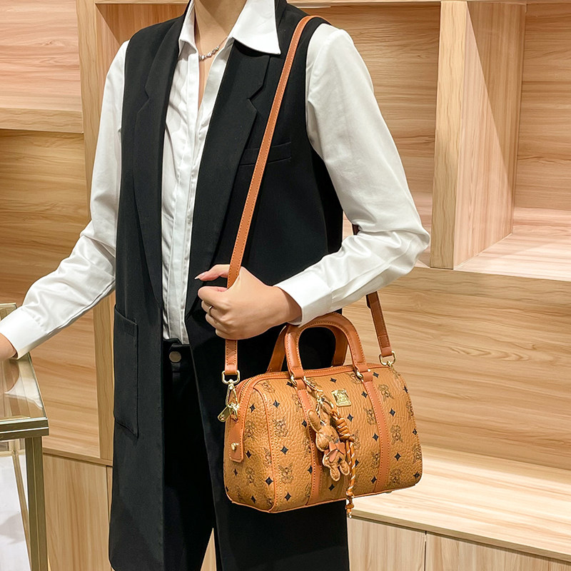 香港品牌波士顿包女百搭高级感大容量小众设计手提单肩斜挎枕头包,淘宝优惠券,粉丝福利购,淘宝优惠卷