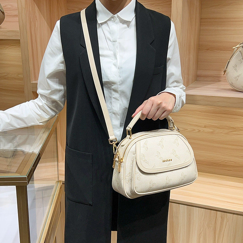 香港品牌2026新款手提小方包女通勤轻奢简约波士顿包高级感单肩包,淘宝优惠券,粉丝福利购,淘宝优惠卷