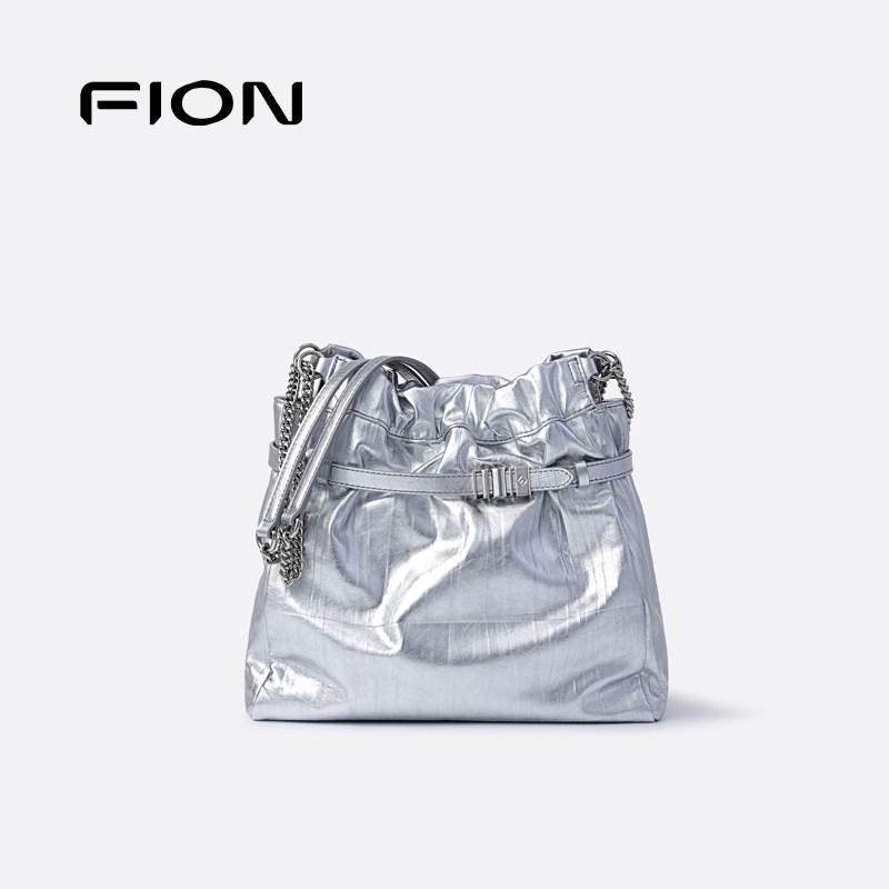 Fion/菲安妮女包流浪包新款真皮水桶包通勤单肩斜挎包垃圾袋包包,淘宝优惠券,粉丝福利购,淘宝优惠卷