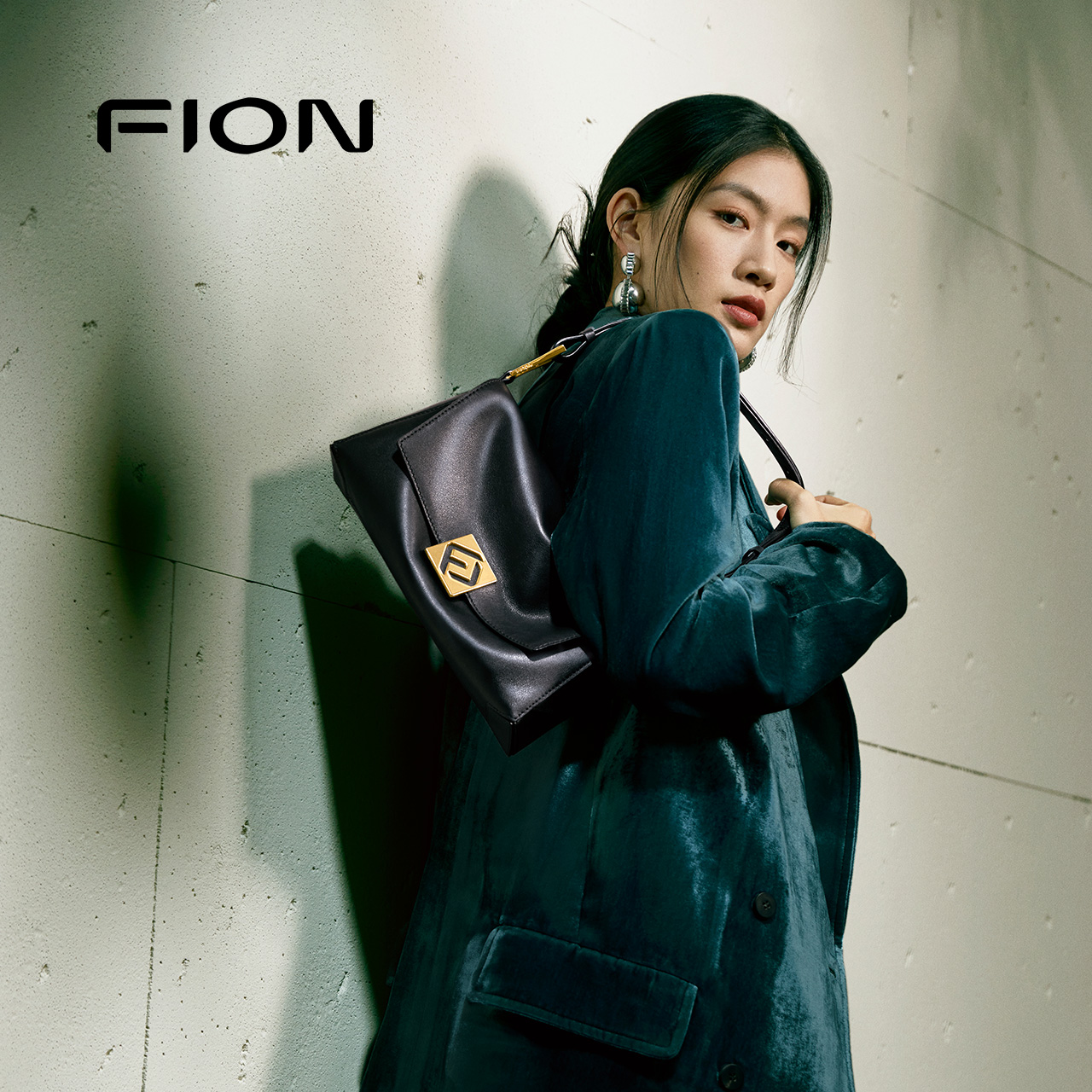 Fion/菲安妮真皮腋下包2025新款斜挎女包包高级感单肩叠叠法棍包