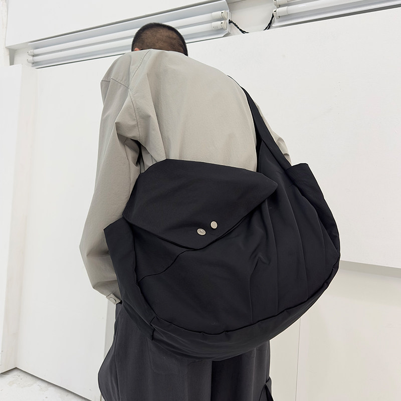 ARCcc 飞碟流浪包磁吸扣翻盖单肩斜跨邮差包男女通勤包,淘宝优惠券,粉丝福利购,淘宝优惠卷