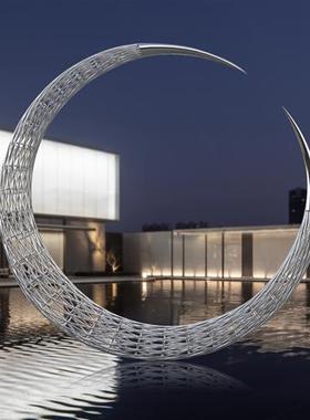 大型不锈钢圆环雕塑金属镂空月亮摆件园林售楼部房产酒店水景装饰