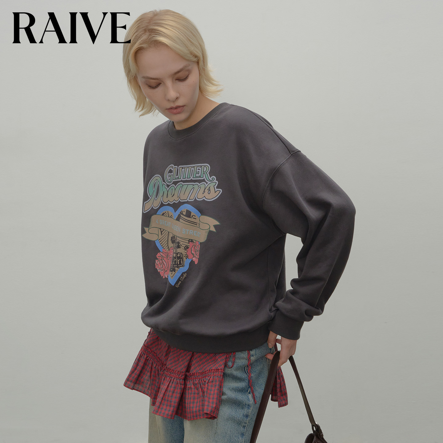 RAIVE爱心玫瑰卫衣2025秋冬新款女宽松落肩字母飘带印花套头上衣 - 图3