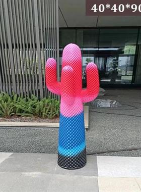 网红仙人掌玻璃钢衣架雕塑商场店铺家居美陈落地装饰潮流大摆件