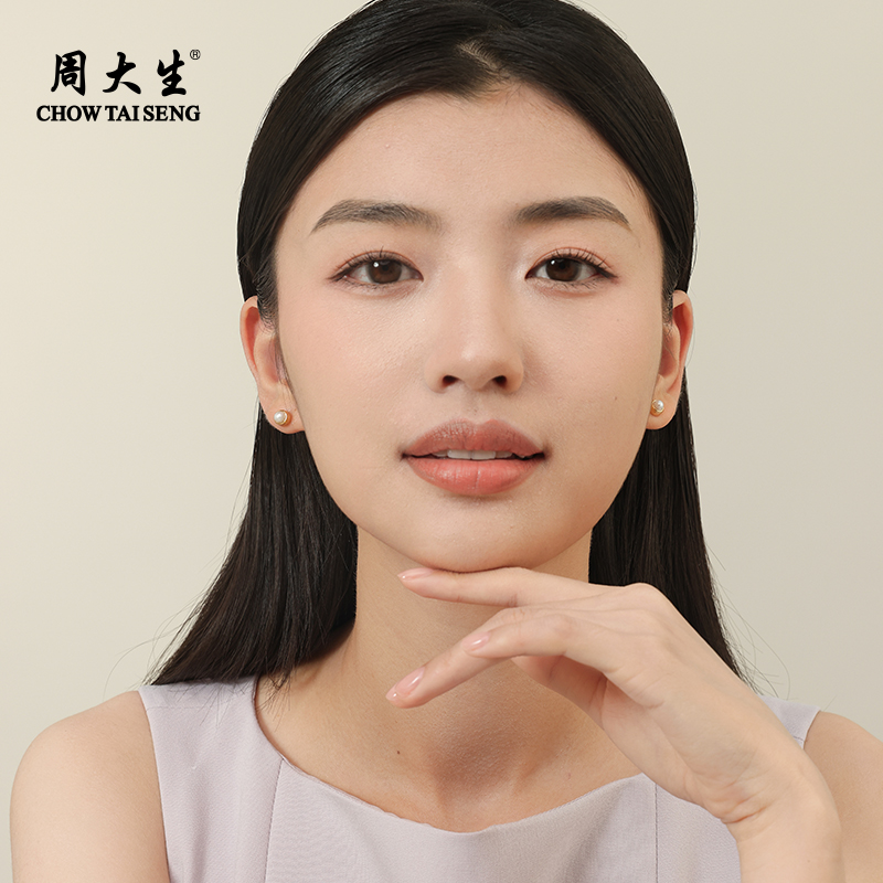 周大生珍珠耳钉素珠耳饰淡水珍珠强光泽百搭珍珠耳饰银耳针通勤 - 图0