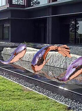 户外抽象不锈钢小鱼摆件酒店水池装饰品售楼处水景镜面金属鱼雕塑