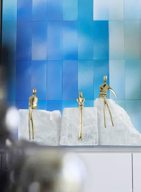 北欧轻奢小铜人水l晶石摆件样板间创意工艺酒柜玄关家居装饰品