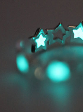 无聊了戴个能发光的星星